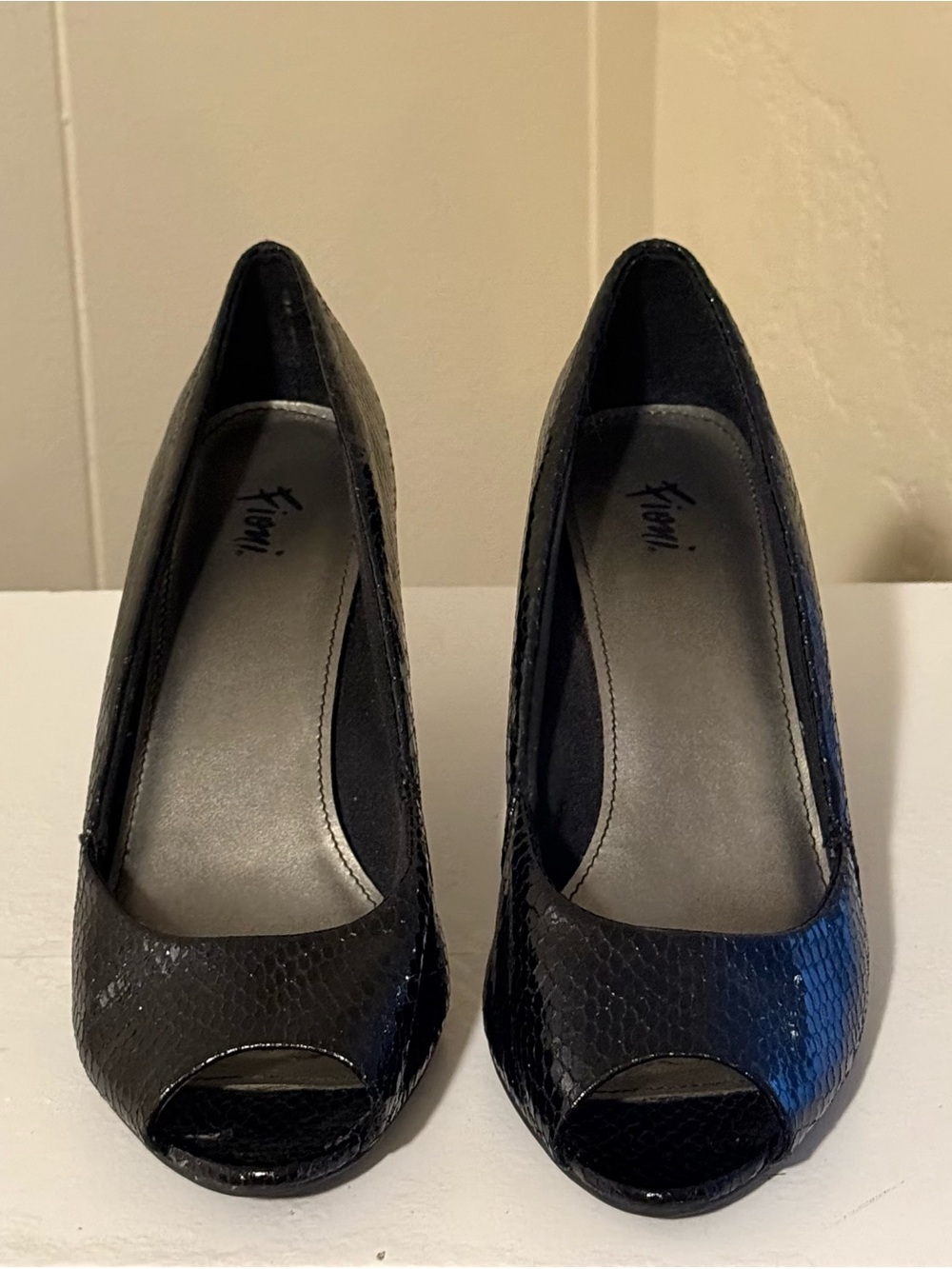 FIONI Clothing Black Peep Toe Snake-Embossed Pumps (6)